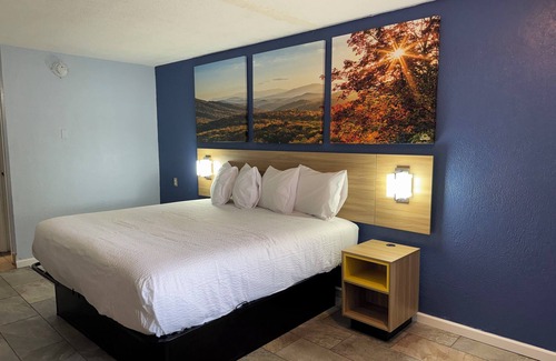 Sugar Creek Hotel | Days Inn by Wyndham Charlotte University