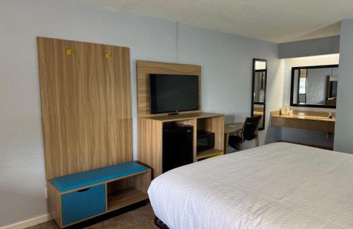 Sugar Creek Hotel | Days Inn by Wyndham Charlotte University