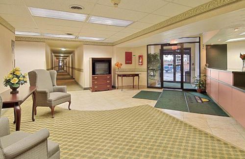 Lakewood Hotel | Days Inn by Wyndham Cleveland Lakewood