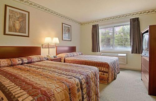 Lakewood Hotel | Days Inn by Wyndham Cleveland Lakewood