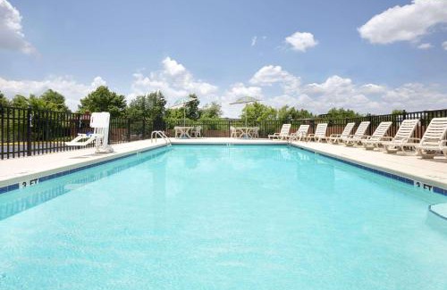 Columbus Hotel | Days Inn by Wyndham Columbus-North Fort Moore