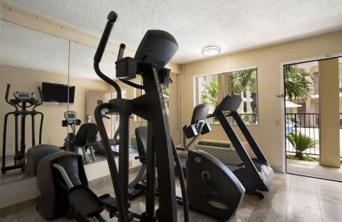 Irving Hotel | Days Inn by Wyndham Dallas Irving
