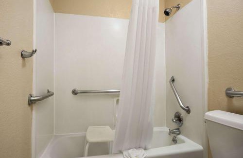 Irving Hotel | Days Inn by Wyndham Dallas Irving
