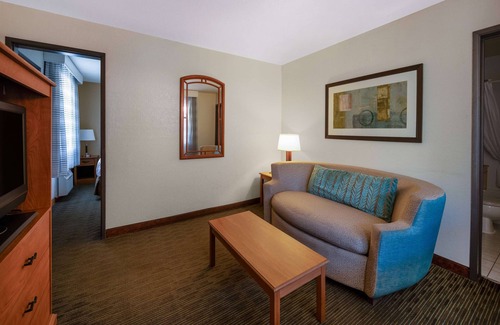Encinitas Hotel | Days Inn by Wyndham Encinitas Moonlight Beach