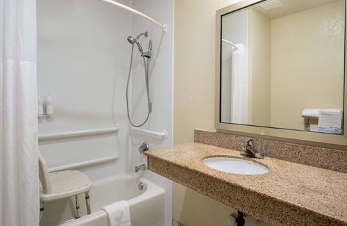 Encinitas Hotel | Days Inn by Wyndham Encinitas Moonlight Beach