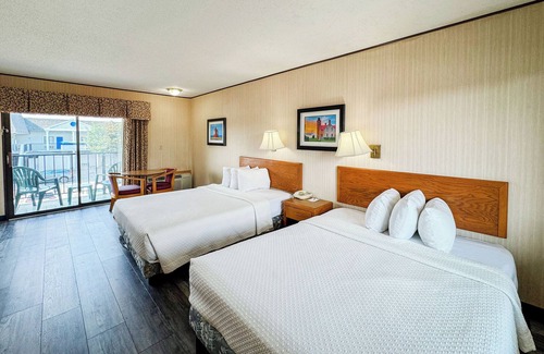 Mackinaw City Hotel | Days Inn by Wyndham Mackinaw City - Lakeview