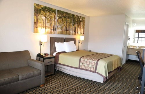 Monroe Hotel | Days Inn by Wyndham Monroe