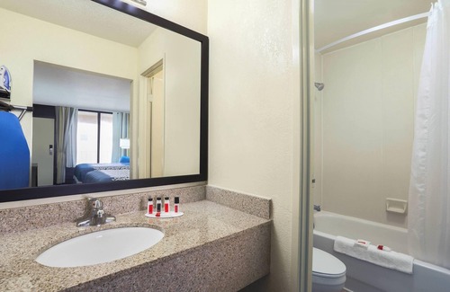 Newark Hotel | Days Inn by Wyndham Newark Wilmington