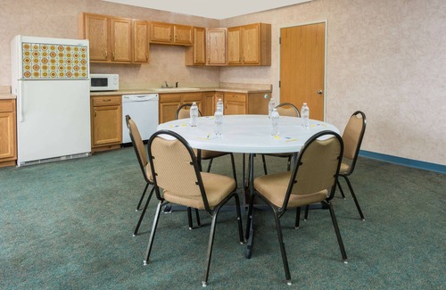 Osage Beach Hotel | Days Inn by Wyndham Osage Beach Lake of the Ozarks