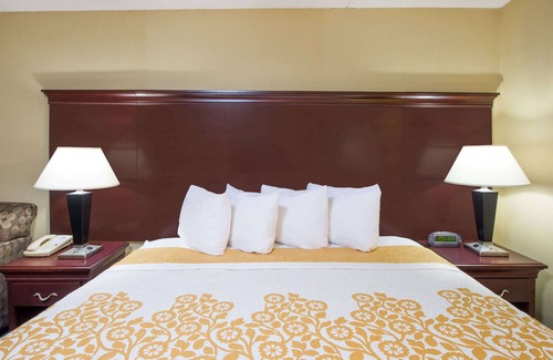 Paducah Hotel | Days Inn by Wyndham Paducah I-24 Exit 4