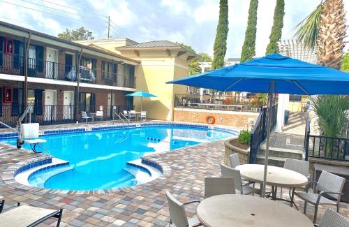 Downtown Hotel | Days Inn by Wyndham Pensacola - Historic Downtown