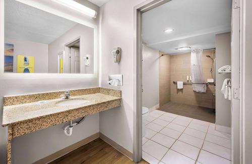 Raleigh Hotel | Days Inn by Wyndham Raleigh Midtown
