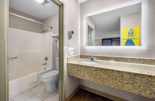 Raleigh Hotel | Days Inn by Wyndham Raleigh Midtown