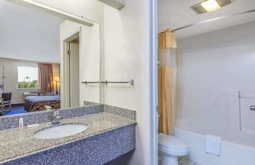 North San Antonio - SAT Hotel | Days Inn by Wyndham San Antonio
