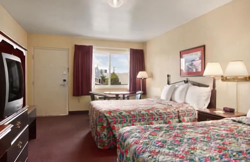 Waynesboro Hotel | Days Inn by Wyndham Waynesboro