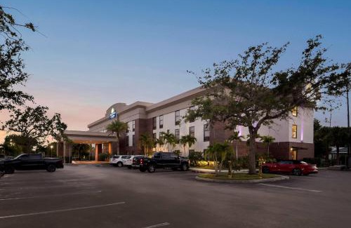 Biggar Hotel | Days Inn & Suites by Wyndham Fort Myers Near JetBlue Park