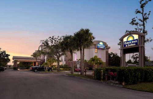 Biggar Hotel | Days Inn & Suites by Wyndham Fort Myers Near JetBlue Park