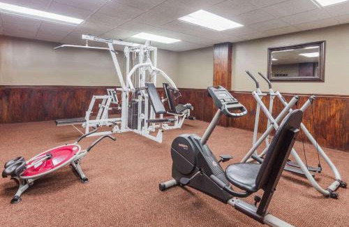 Lexington Hotel | Days Inn & Suites by Wyndham Lexington