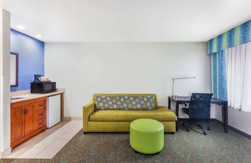 Flagstaff Hotel | Days Inn & Suites by Wyndham East Flagstaff