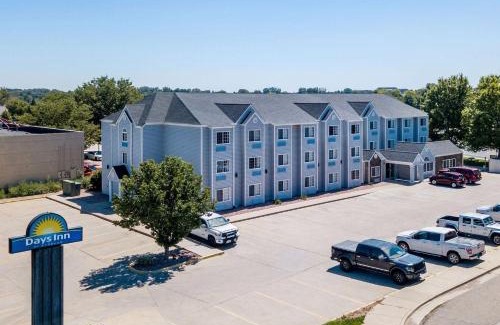 Greeley Hotel | Days Inn & Suites by Wyndham Greeley