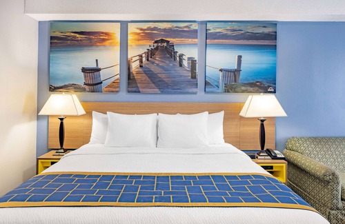 Savannah Hotel | Days Inn & Suites by Wyndham Savannah Midtown