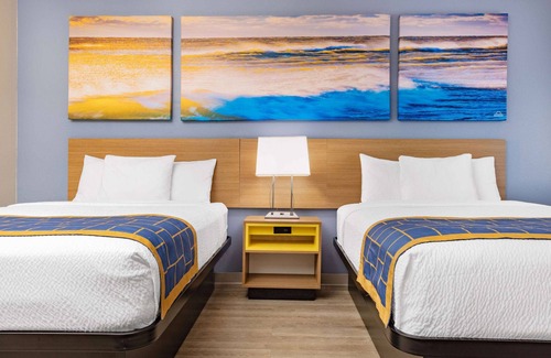 Savannah Hotel | Days Inn & Suites by Wyndham Savannah Midtown
