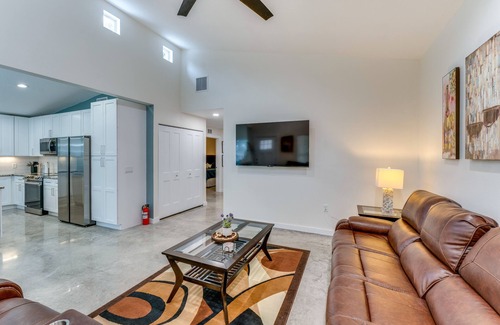 Holly Hill House | Daytona Beach Vacation Home ~ 4 Mi to Main St Pier