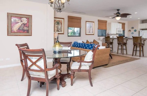 Coco Condo | Dazzling end unit in Coco with extra windows and lots of light sleeps 8