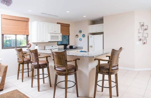 Coco Condo | Dazzling end unit in Coco with extra windows and lots of light sleeps 8