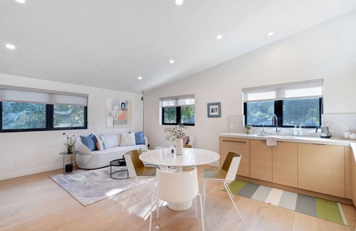 Palo Alto Apartment | Dazzling Modern Home Close to Downtown Palo Alto & Stanford