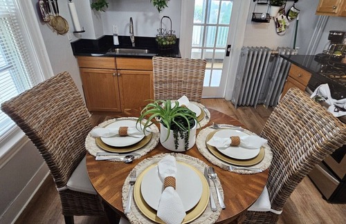 Revere Apartment | Dazzling Oceanview-4 Train Stop Logan Airport