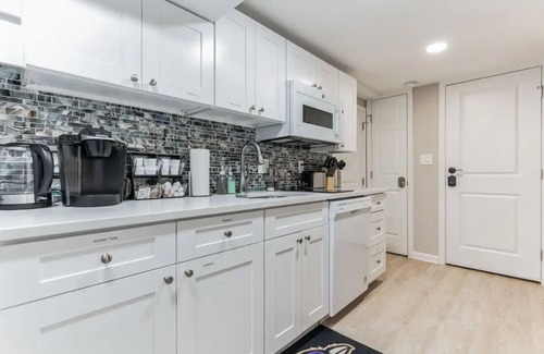 Cleveland Park Apartment | DC Guest Suite Walkable, Parking, Pets Welcome