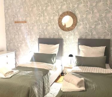 Andernach Apartment | DDHomes 4 Raum Wohnung 7 Betten mit Terrasse Nähe Andernach am Rhein