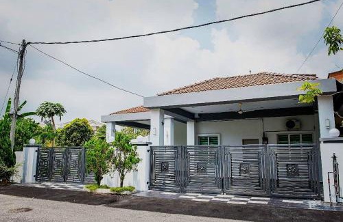 Central Seberang Perai House | De Luma Alma 9 bedroom with 8 bathroom