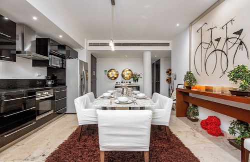 Gonzalo Guerrero Condo | DE LUX CONDO, 5 MIN WALK TO BEACH, ONE BLOCK TO 5TH AVE