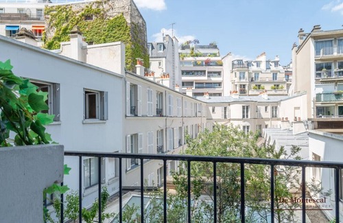 Necker Apartment | De Montescal - Studio w/ Balcony