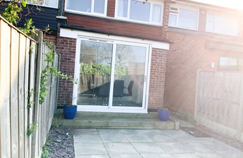 Streatham Apartment | De Montfort House is a lovely 2 bedroom house in the heart of Streatham.