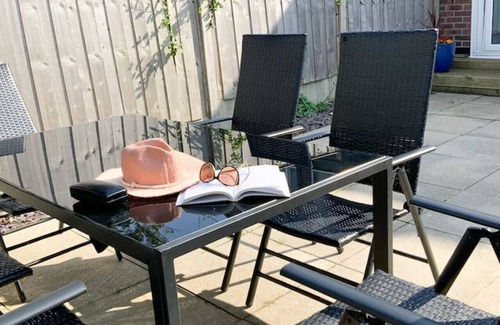Streatham Apartment | De Montfort House is a lovely 2 bedroom house in the heart of Streatham.