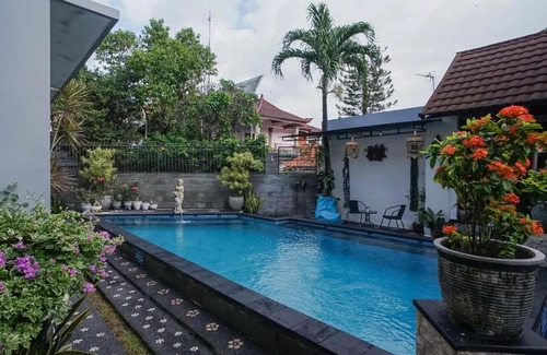 Renon Hotel | De Pavilla Homestay