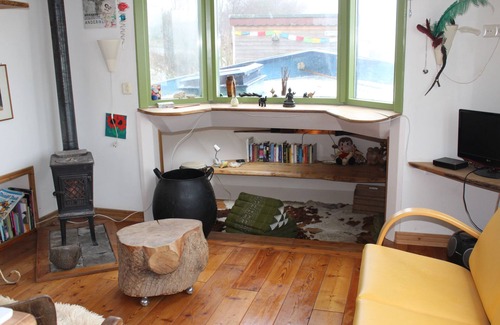 Feerwerd Boat Rental | De Tonga, houseboat with a rural view