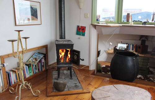 Feerwerd Boat Rental | De Tonga, houseboat with a rural view