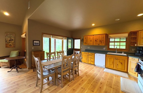 La Grande Cabin | Deal Canyon Ranch House