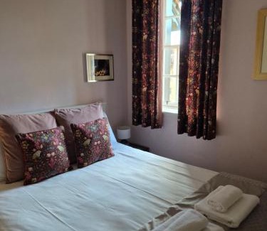 West End Apartment | Dean Village Cottage