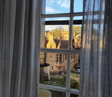 West End Apartment | Dean Village Cottage