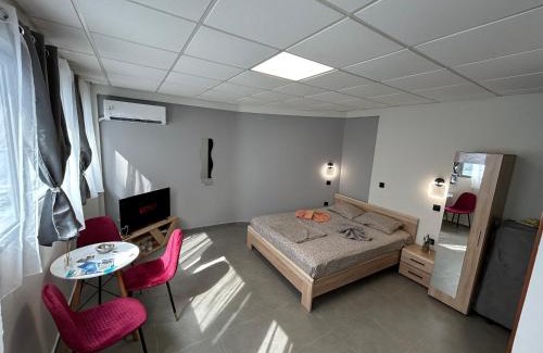 Vardaris Apartment | Debbies rooms 8