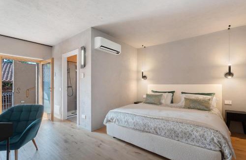Borgomanero House | Decanter House