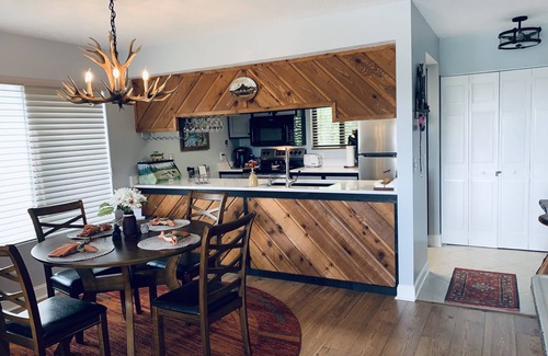 Lake Toxaway Condo | DECEMBER 2025! BOOK 5 NIGHTS GET 10% OFF! SMOKEY MOUNTAINS & WATER FALL VIEW!