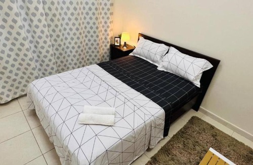 Al Barsha 1 House | Decent Room with Balcony Near Mall of the Emirates