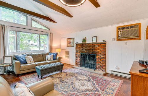 Pocono Lake House | Deck and Fire Pit Pet-Friendly Pocono Lake Abode!