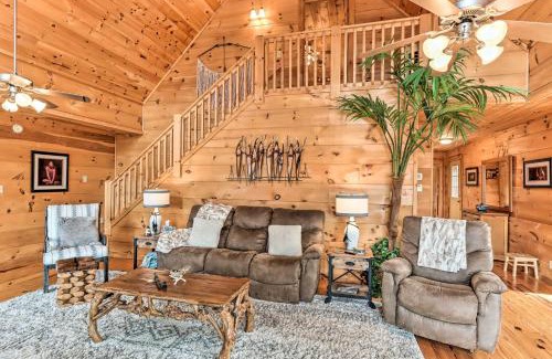 Warne House | Deck and Game Room Blue Ridge Mountain Cabin!